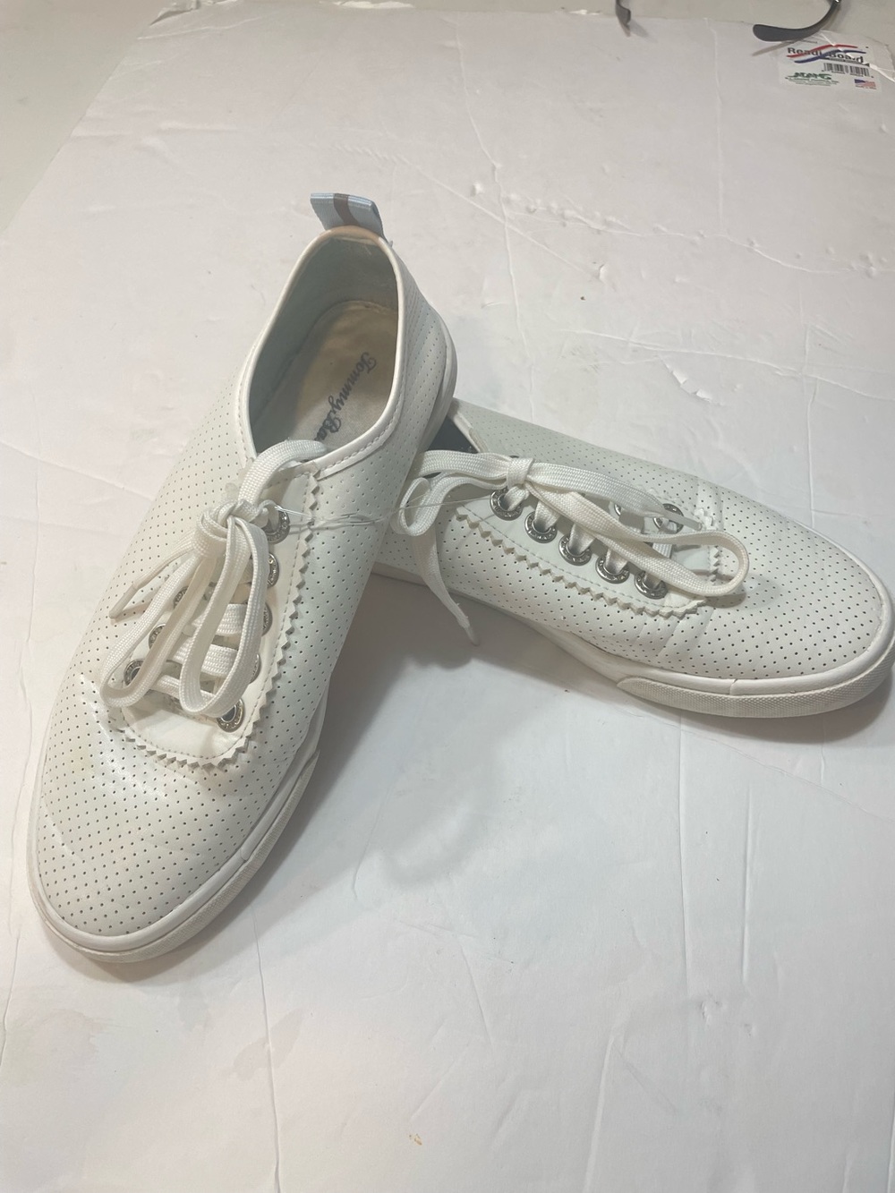 Tommy Bahama Women’s White Perforated Lace-Up Sneakers size 7